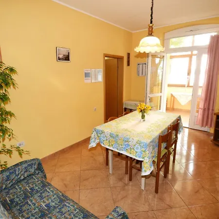 Apartment Lucilla-1 *