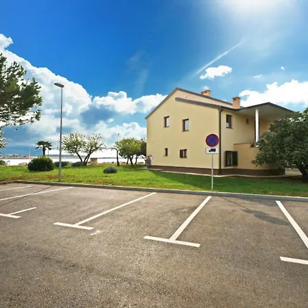 Lucilla-1 Apartment Umag