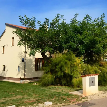 Apartment Lucilla-1 *