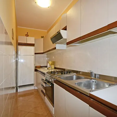 Lucilla-1 *